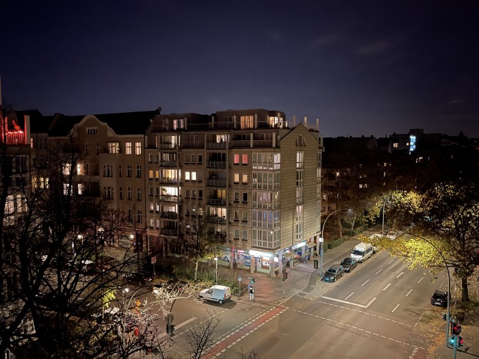 Eine mit dem iPhone 12 Pro Max gemachte Nachtaufnahme (Bild: Tobias Költzsch/Golem.de)